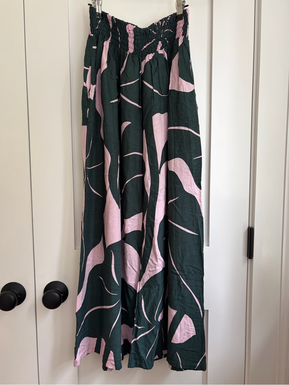 NWOT Women’s Flowy Wide-Leg pants One Size
